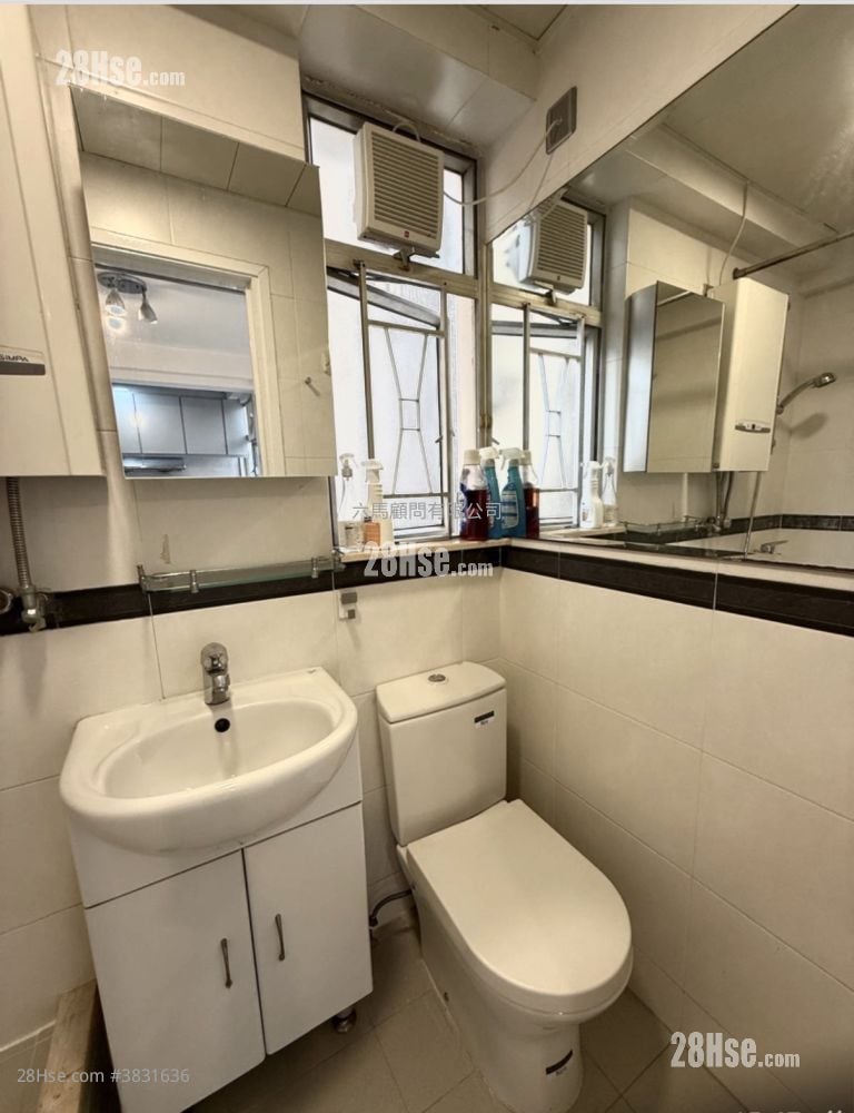Smithfield Terrace Sell Studio , 1 Bathroom 221 ft²