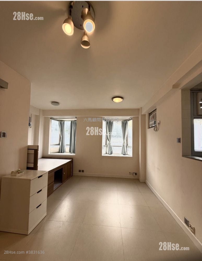 Smithfield Terrace Sell Studio , 1 Bathroom 221 ft²