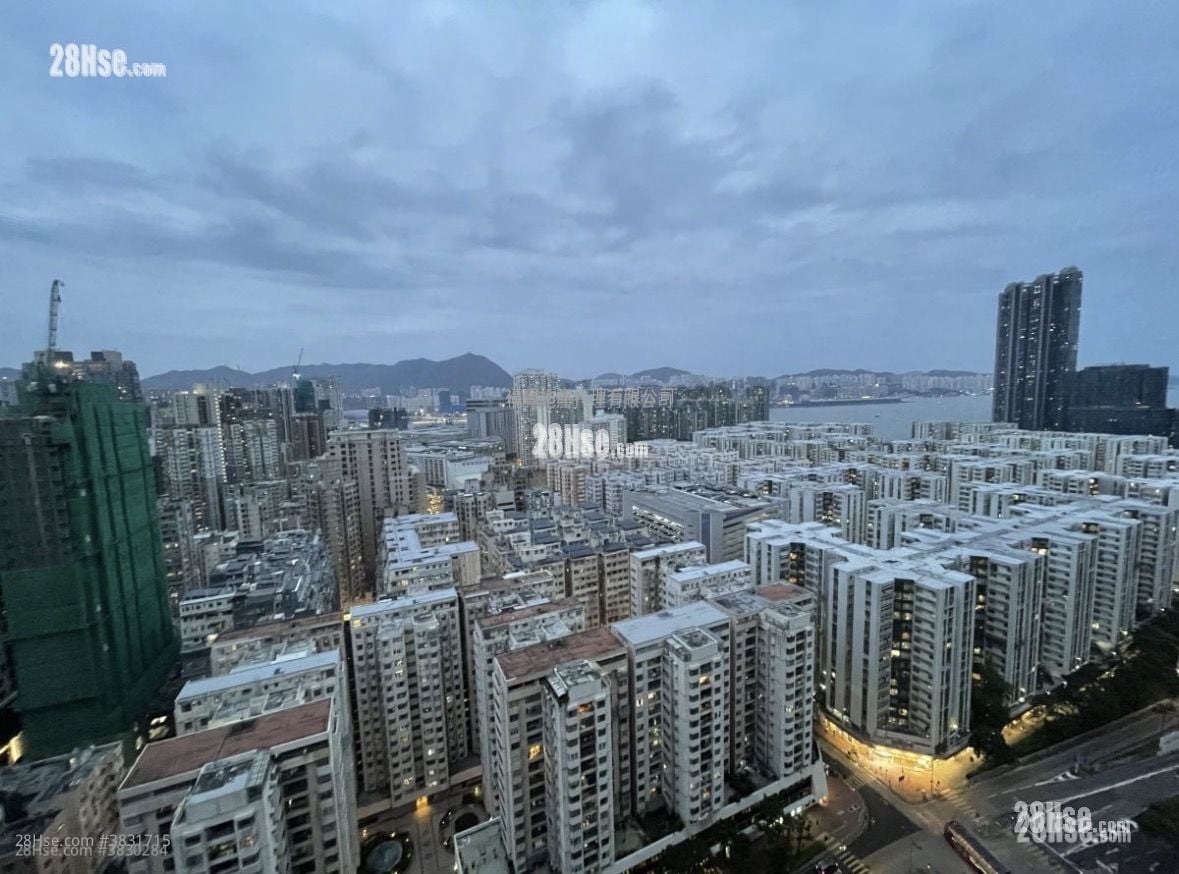 Royal Peninsula Sell 2 Bedrooms , 1 Bathroom 592 ft²