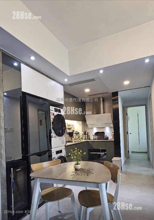 Royal Peninsula Sell 2 Bedrooms , 1 Bathroom 592 ft²
