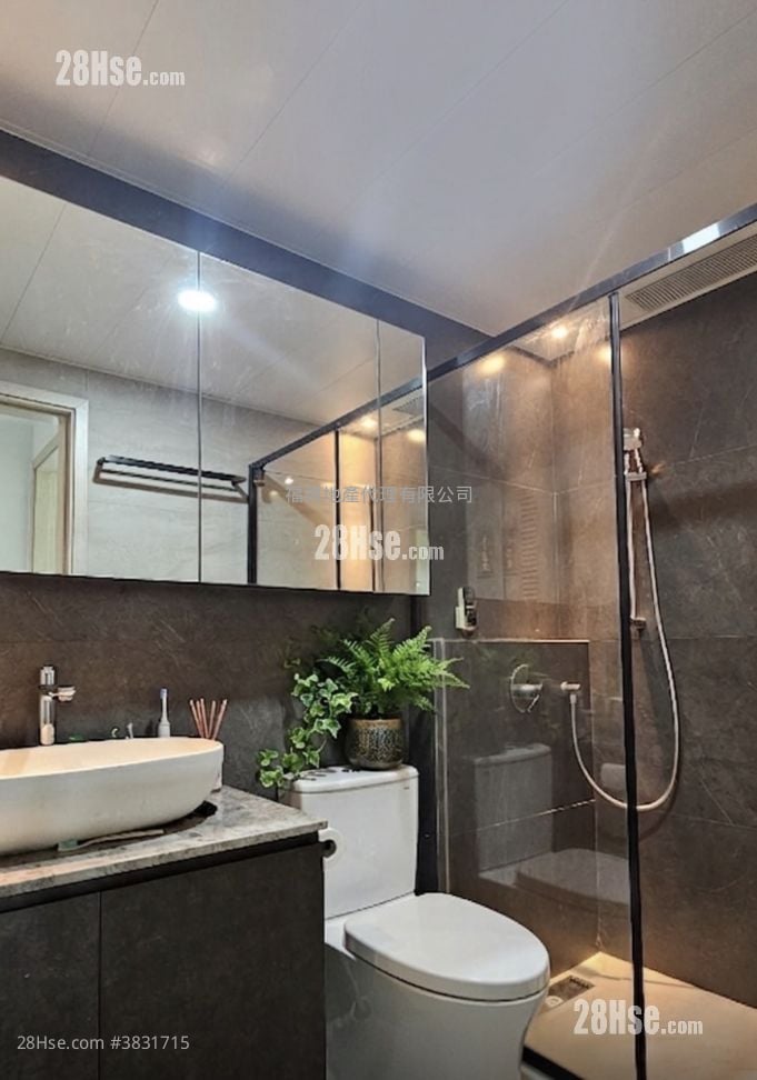 Royal Peninsula Sell 2 Bedrooms , 1 Bathroom 592 ft²