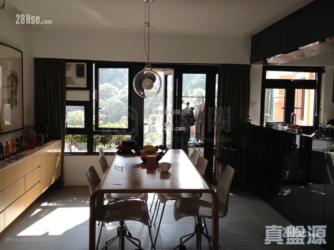 Kingsford Height Sell 3 Bedrooms 1,058 ft²