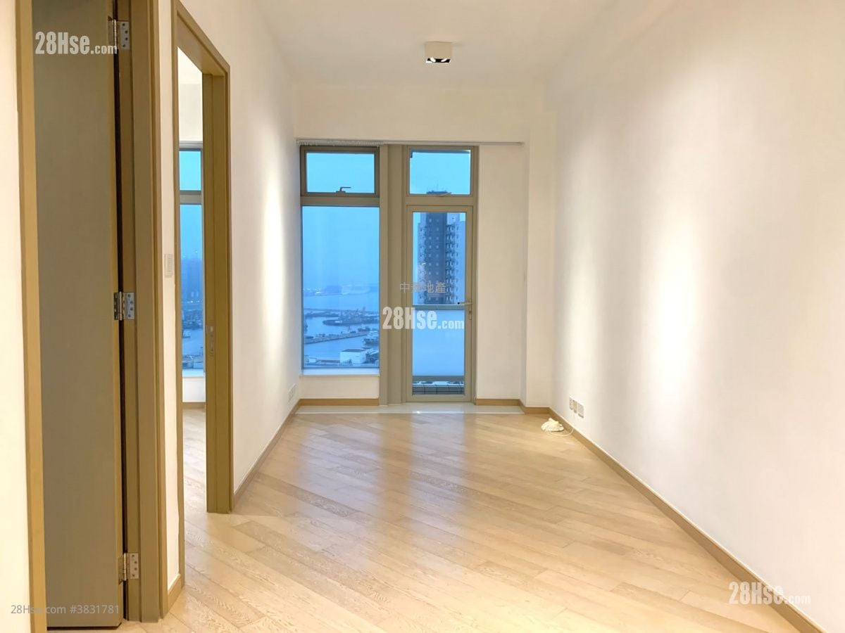 City Hub Sell 2 Bedrooms , 1 Bathroom 536 ft²