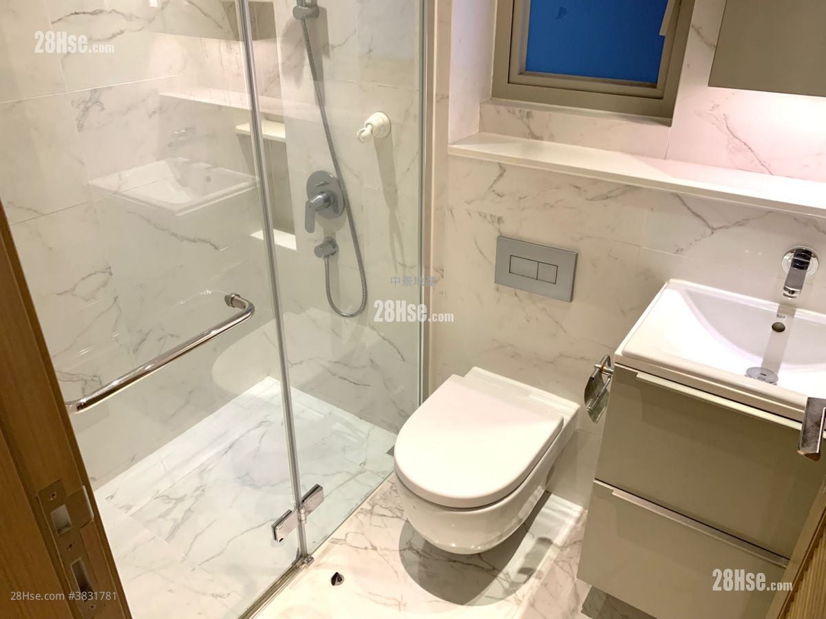 City Hub Sell 2 Bedrooms , 1 Bathroom 536 ft²
