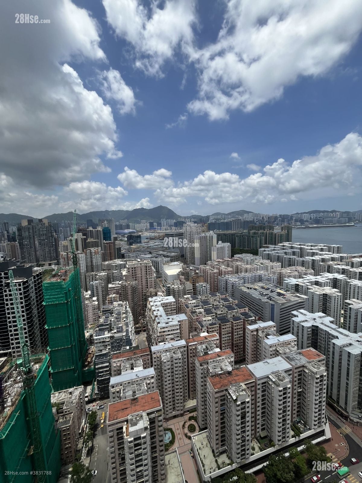 Royal Peninsula Sell 2 Bedrooms , 1 Bathroom 592 ft²