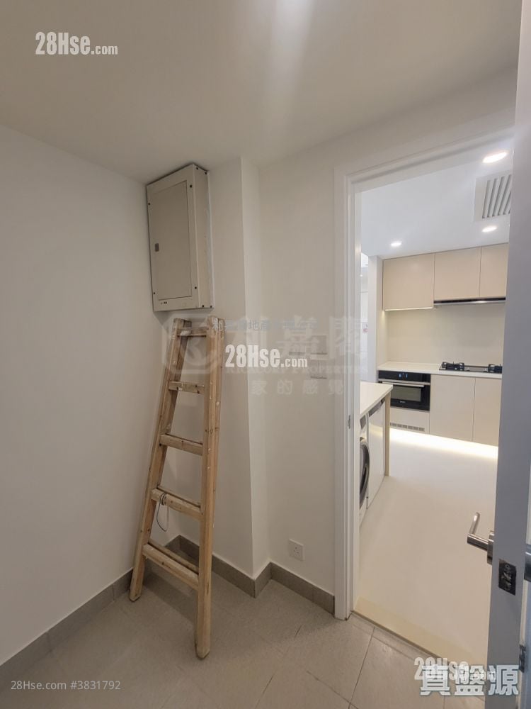 The Arch Sell 3 Bedrooms , 2 Bathrooms 846 ft²