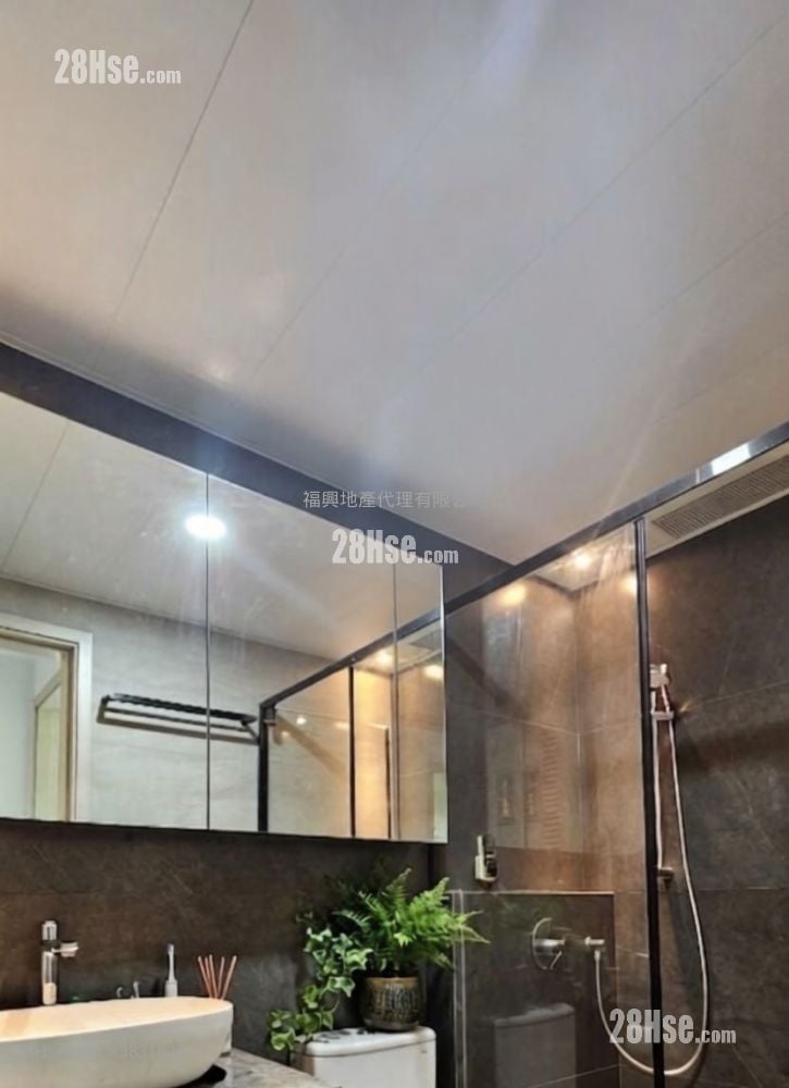 Royal Peninsula Sell 2 Bedrooms , 1 Bathroom 592 ft²