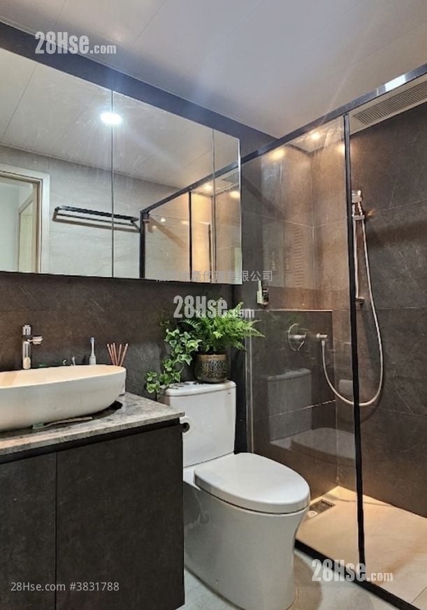 Royal Peninsula Sell 2 Bedrooms , 1 Bathroom 592 ft²