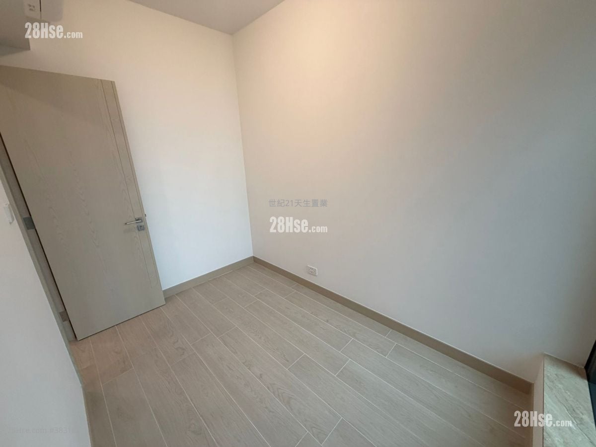 Gold Coast Bay Rental 2 Bedrooms , 1 Bathroom 417 ft²