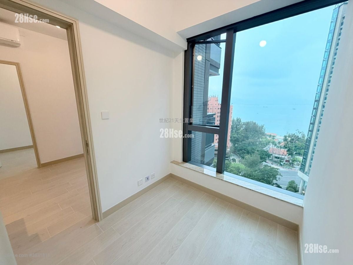 Gold Coast Bay Rental 2 Bedrooms , 1 Bathroom 417 ft²