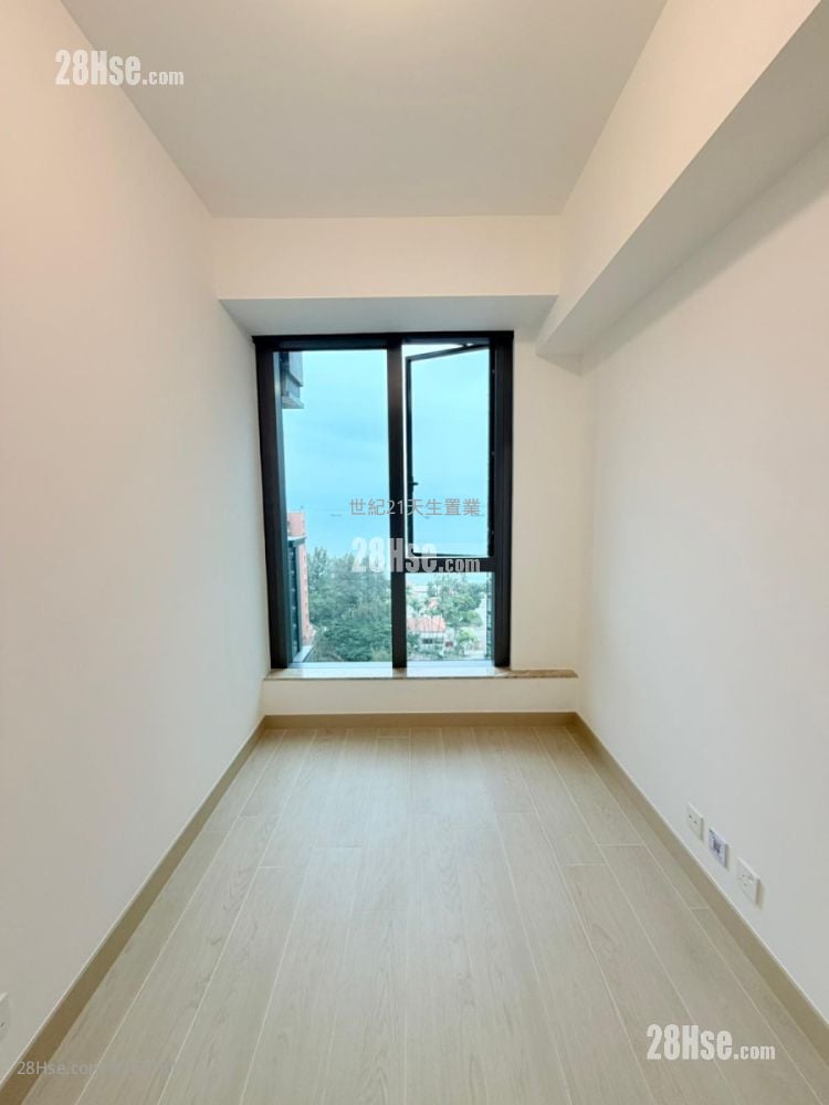 Gold Coast Bay Rental 2 Bedrooms , 1 Bathroom 417 ft²