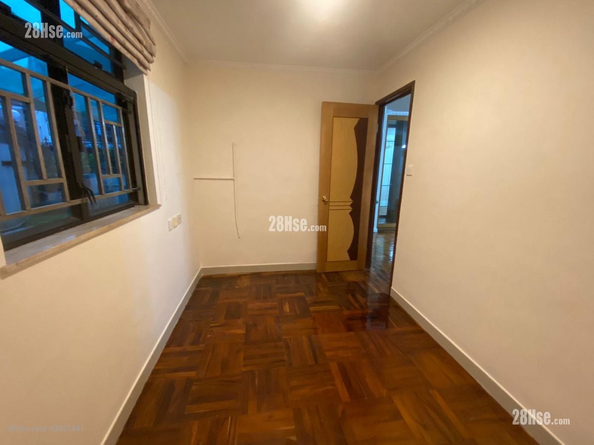 Tiffany Court Rental 2 Bedrooms , 1 Bathroom 1,500 ft²