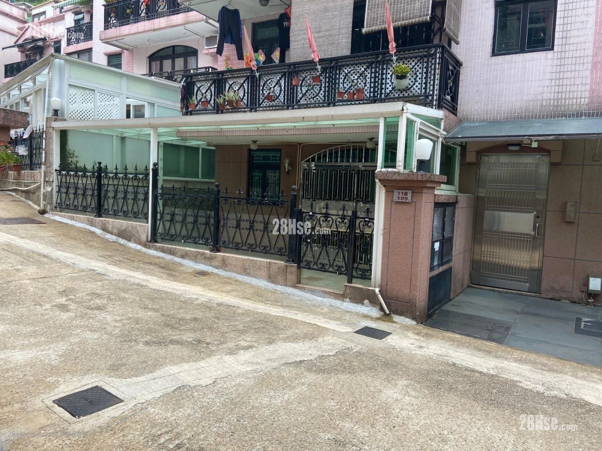 Tiffany Court Rental 2 Bedrooms , 1 Bathroom 1,500 ft²