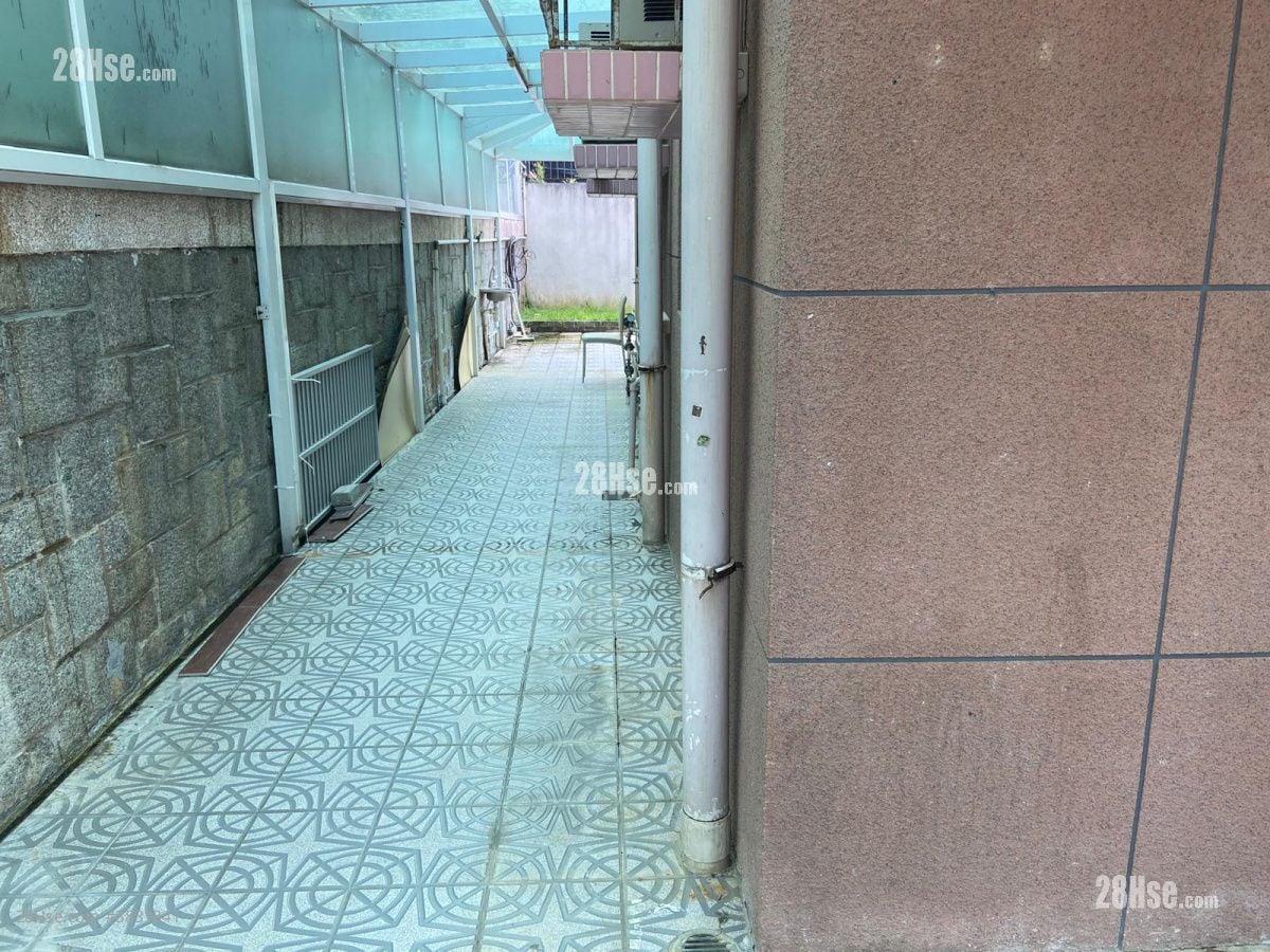 Tiffany Court Rental 2 Bedrooms , 1 Bathroom 1,500 ft²