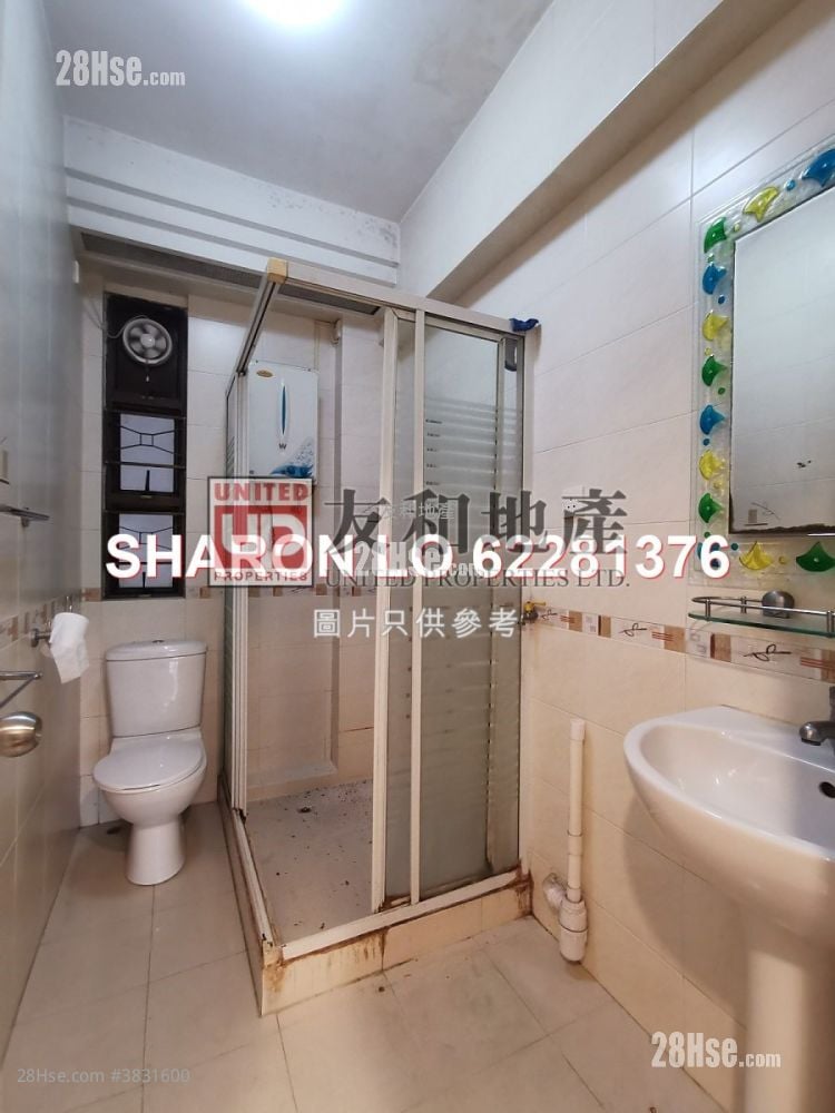 Kent Court Sell 3 Bedrooms , 2 Bathrooms 882 ft²