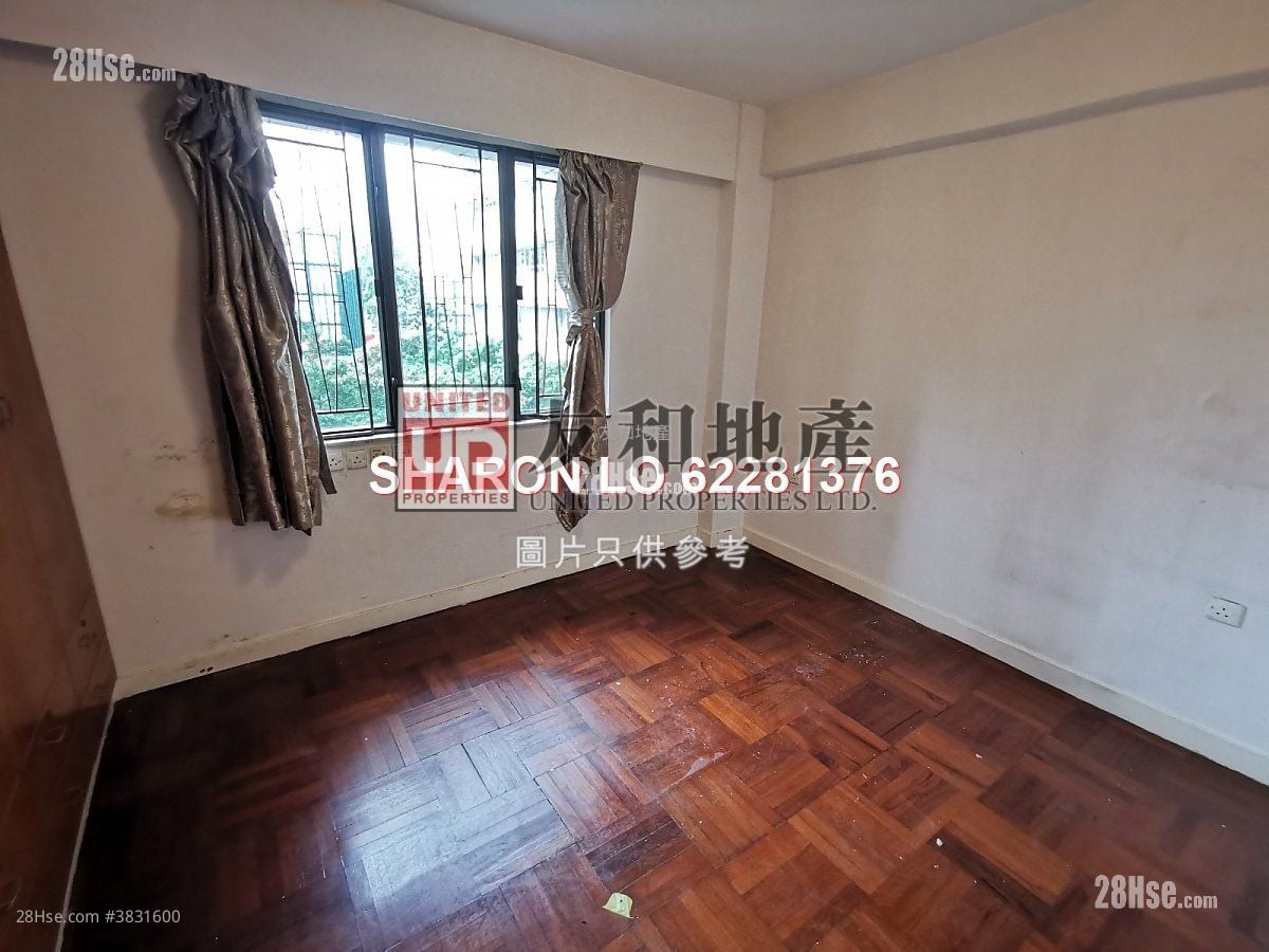Kent Court Sell 3 Bedrooms , 2 Bathrooms 882 ft²