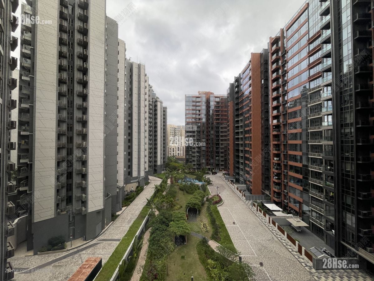 Centra Horizon Rental 1,225 ft²