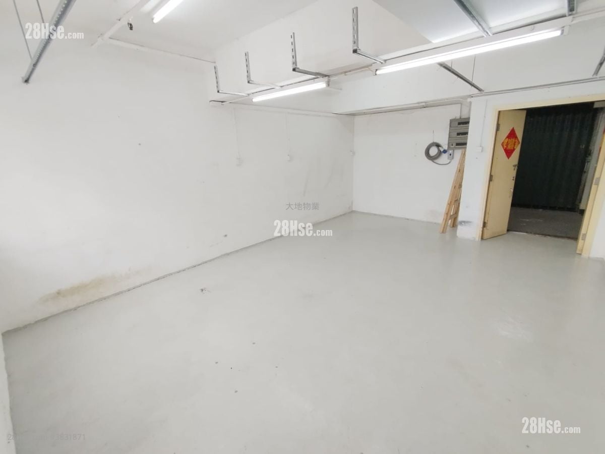 Tak Lee Industrial Centre Rental Studio , 1 Bathroom 450 ft²