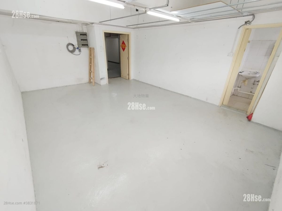 Tak Lee Industrial Centre Rental Studio , 1 Bathroom 450 ft²