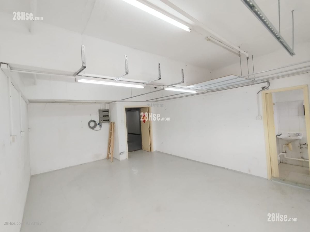 Tak Lee Industrial Centre Rental Studio , 1 Bathroom 450 ft²