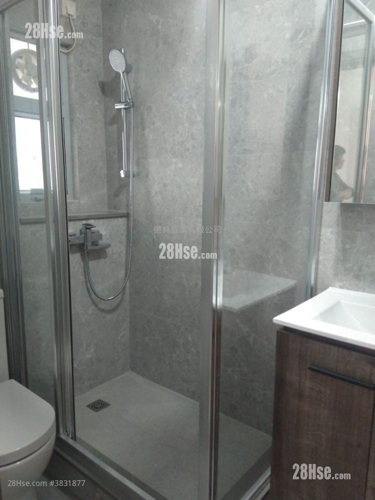 Hong Wah Court Sell 2 Bedrooms , 1 Bathroom 423 ft²