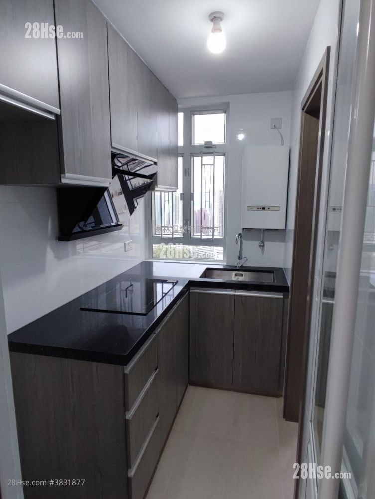 Hong Wah Court Sell 2 Bedrooms , 1 Bathroom 423 ft²
