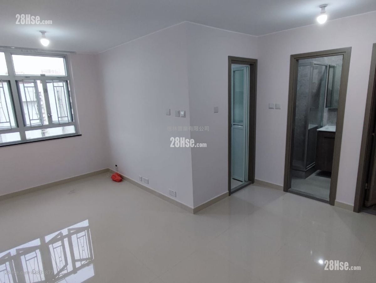 Hong Wah Court Sell 2 Bedrooms , 1 Bathroom 423 ft²