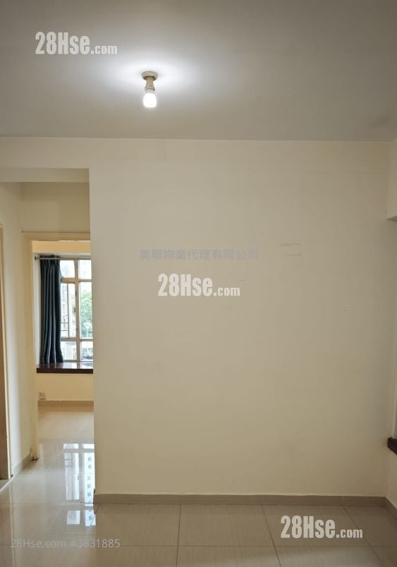 living room: Flora Plaza Sell 2 Bedrooms , 1 Bathroom 370 ft²