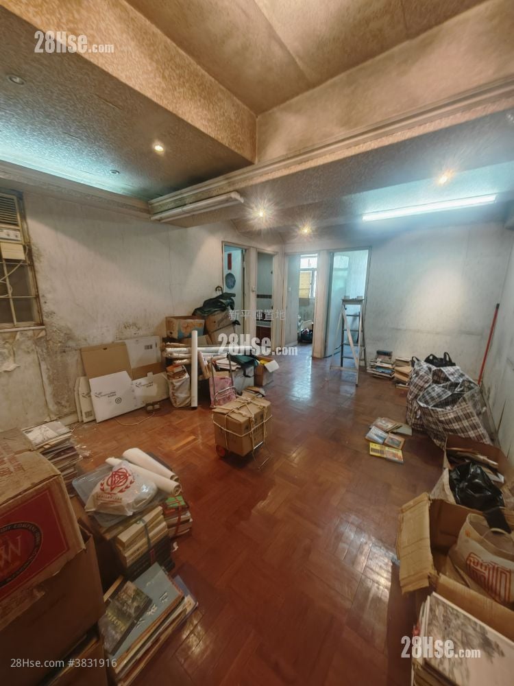 Hong Lok Mansion Sell 3 Bedrooms , 1 Bathroom 541 ft²