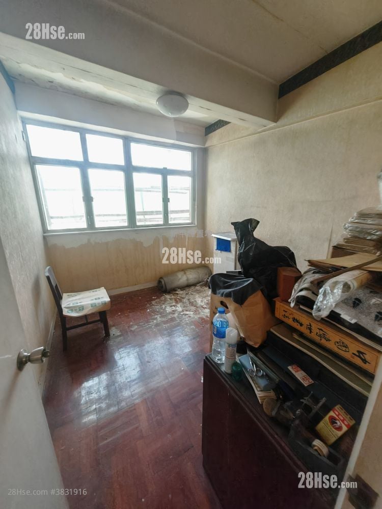 Hong Lok Mansion Sell 3 Bedrooms , 1 Bathroom 541 ft²
