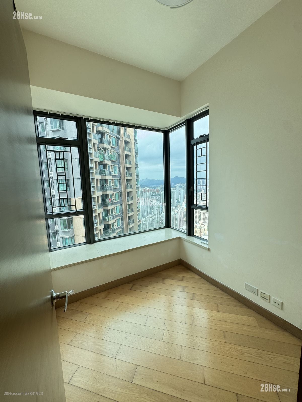 Yoho Midtown Sell 3 Bedrooms 693 ft²