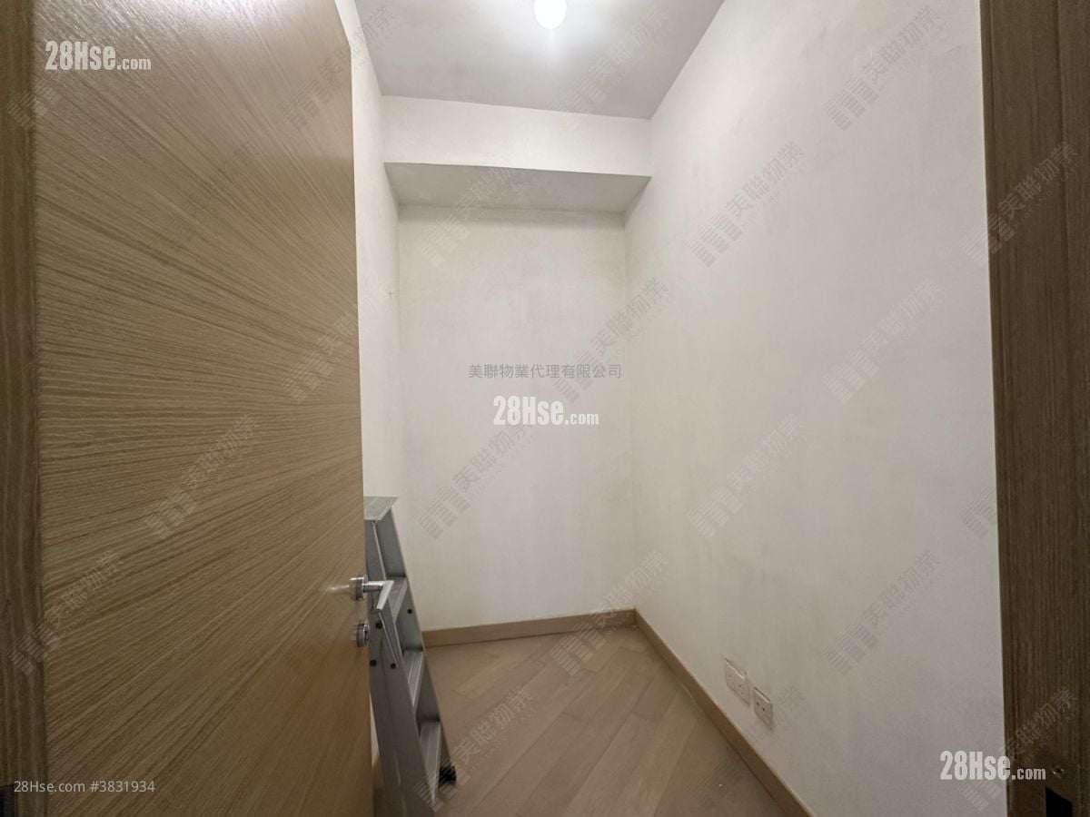 Century Link Sell 2 Bedrooms , 1 Bathroom 484 ft²