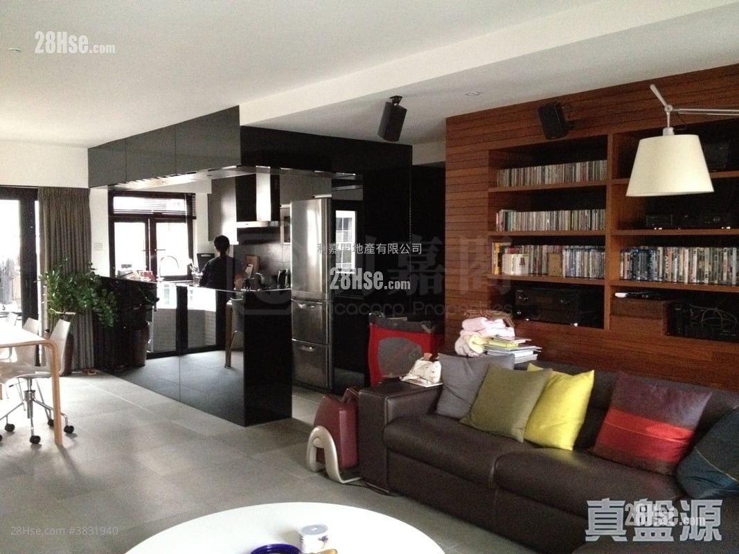 Kingsford Height Sell 3 Bedrooms , 2 Bathrooms 1,058 ft²