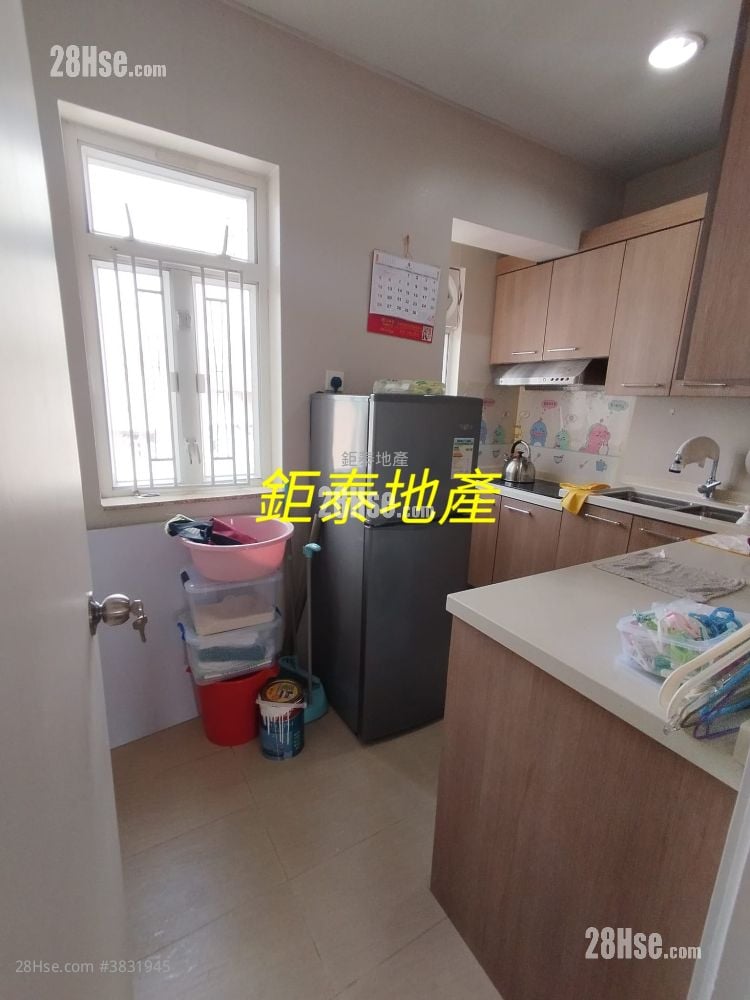 Sunfield Court Sell 3 Bedrooms , 1 Bathroom 652 ft²