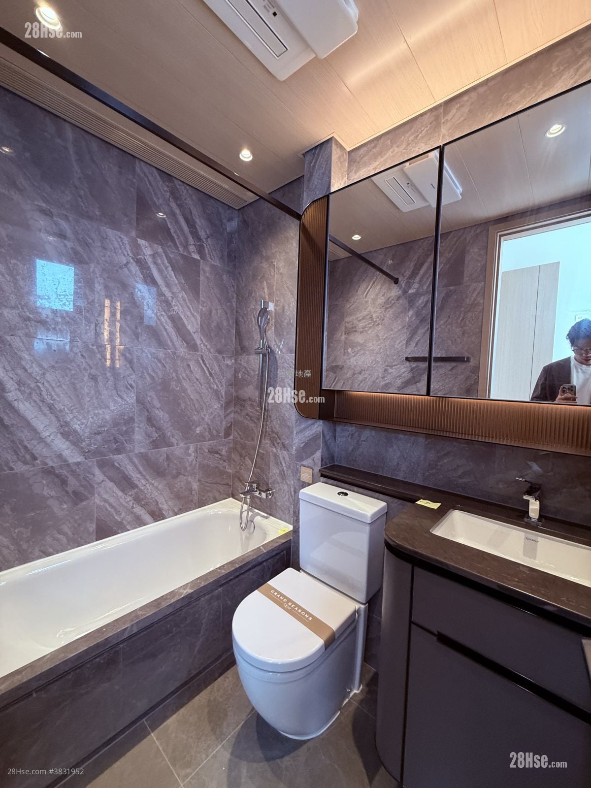 Grand Seasons Rental 3 Bedrooms , 3 Bathrooms 716 ft²