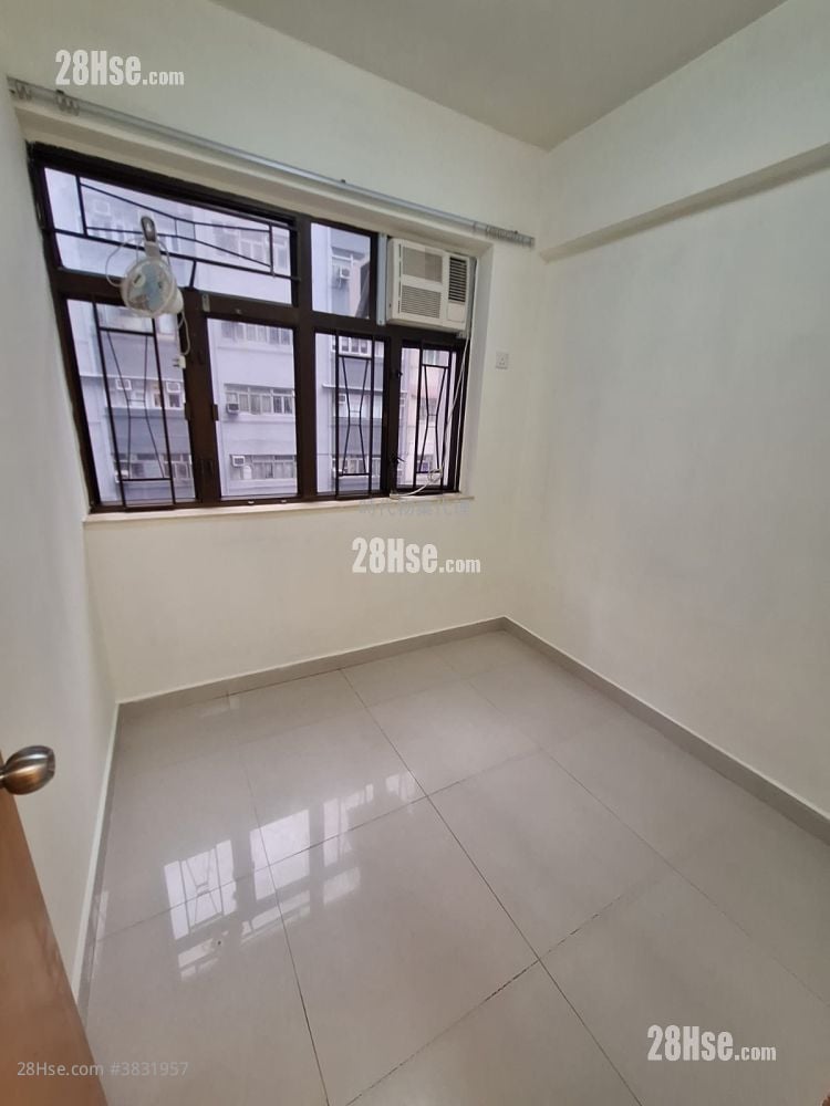 Apartment Rental 3 Bedrooms , 1 Bathroom 418 ft²