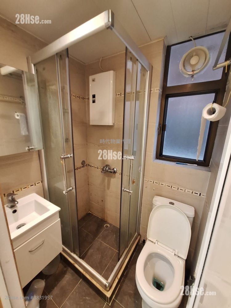 Apartment Rental 3 Bedrooms , 1 Bathroom 418 ft²