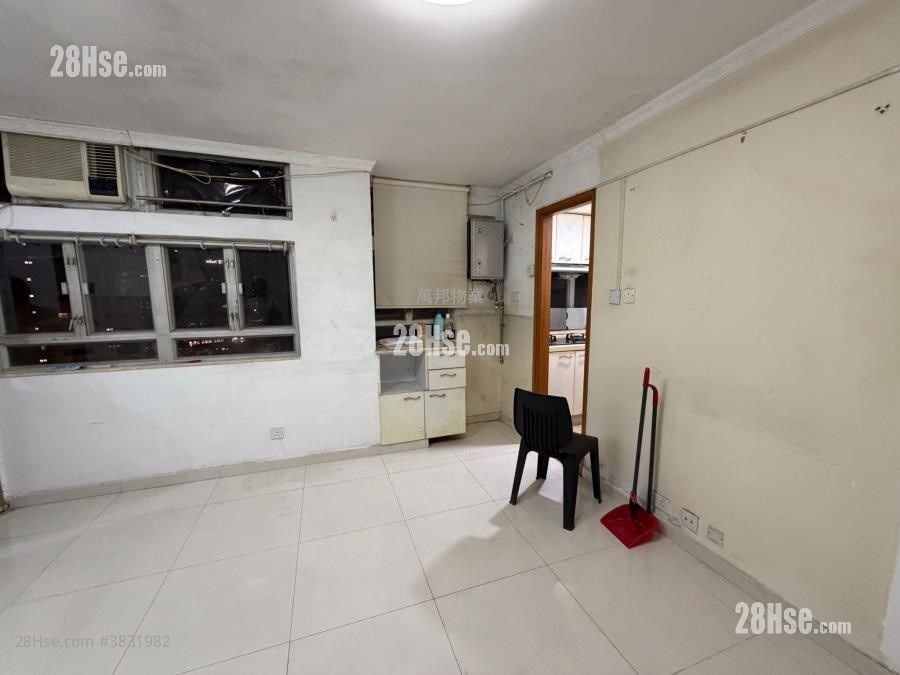 Ming Nga Court Sell 2 Bedrooms , 1 Bathroom 351 ft²
