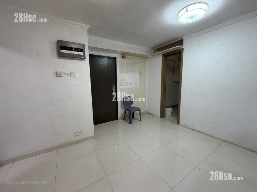 Ming Nga Court Sell 2 Bedrooms , 1 Bathroom 351 ft²