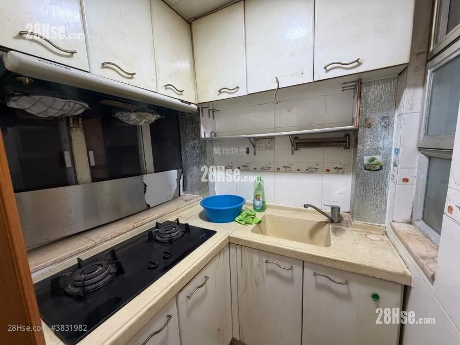 Ming Nga Court Sell 2 Bedrooms , 1 Bathroom 351 ft²