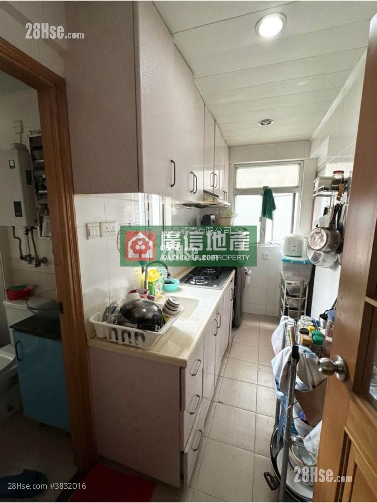 Kai Yee Court Sell 2 Bedrooms , 1 Bathroom 313 ft²