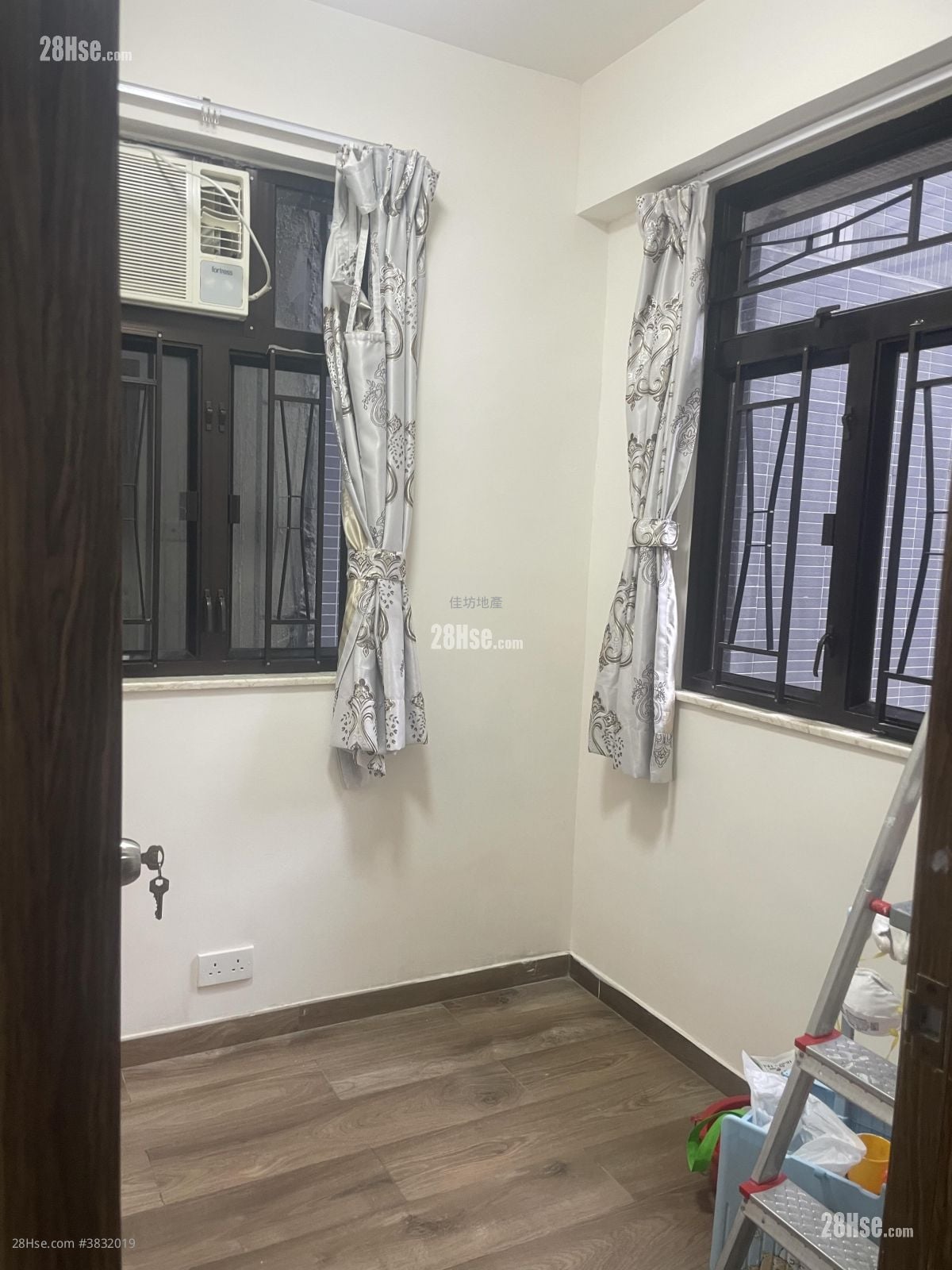 Wah Shing Mansion Rental 2 Bedrooms , 1 Bathroom 246 ft²