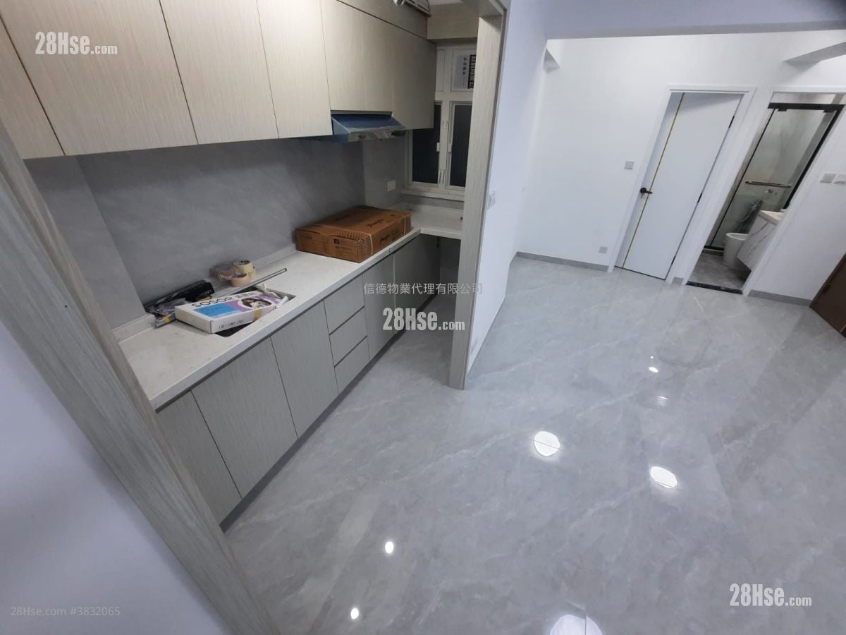Tung Fat Building Sell 3 Bedrooms , 2 Bathrooms 615 ft²