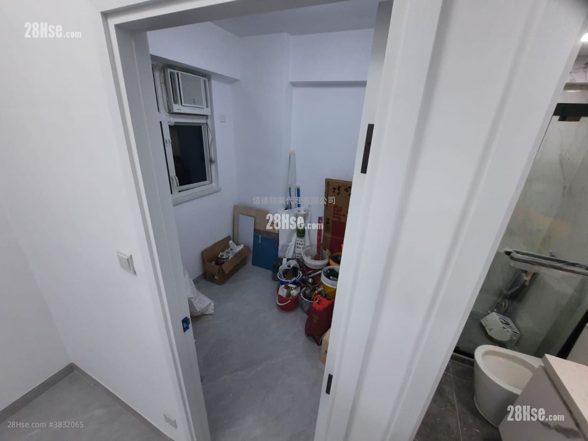 Tung Fat Building Sell 3 Bedrooms , 2 Bathrooms 615 ft²