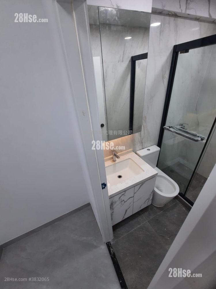 Tung Fat Building Sell 3 Bedrooms , 2 Bathrooms 615 ft²