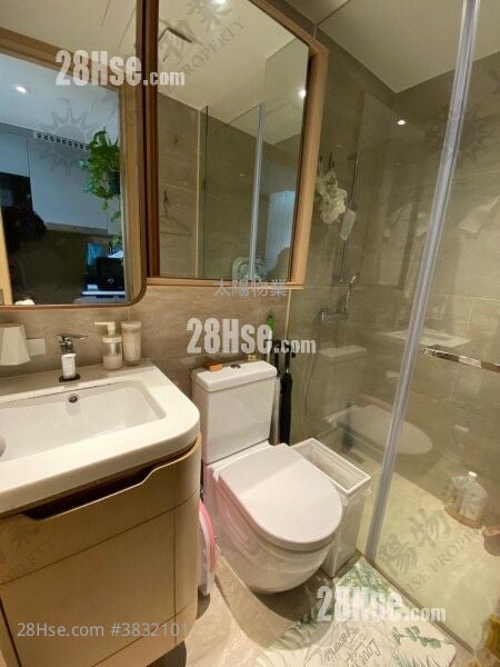 Upper East Sell 1 Bedroom 219 ft²