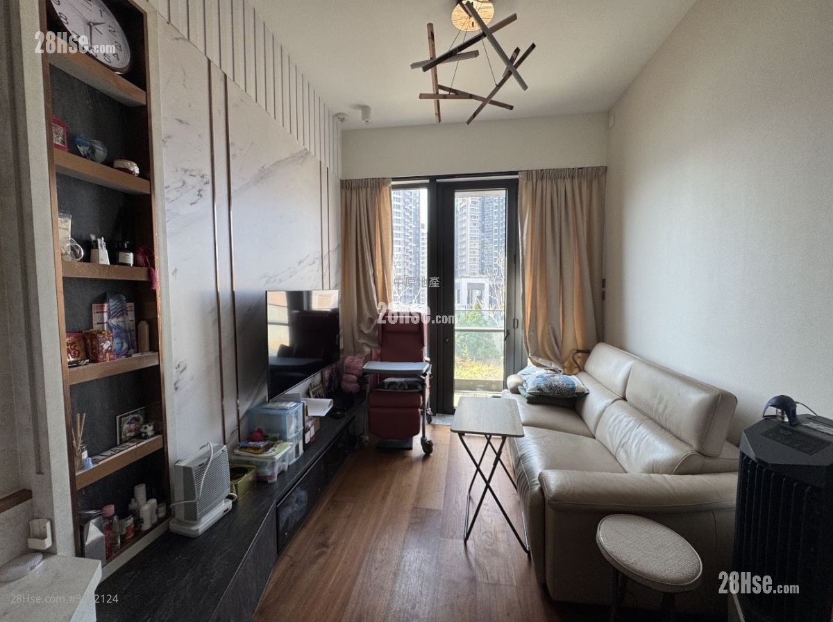 Maya Sell 2 Bedrooms 531 ft²