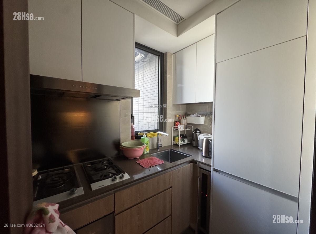 Maya Sell 2 Bedrooms 531 ft²