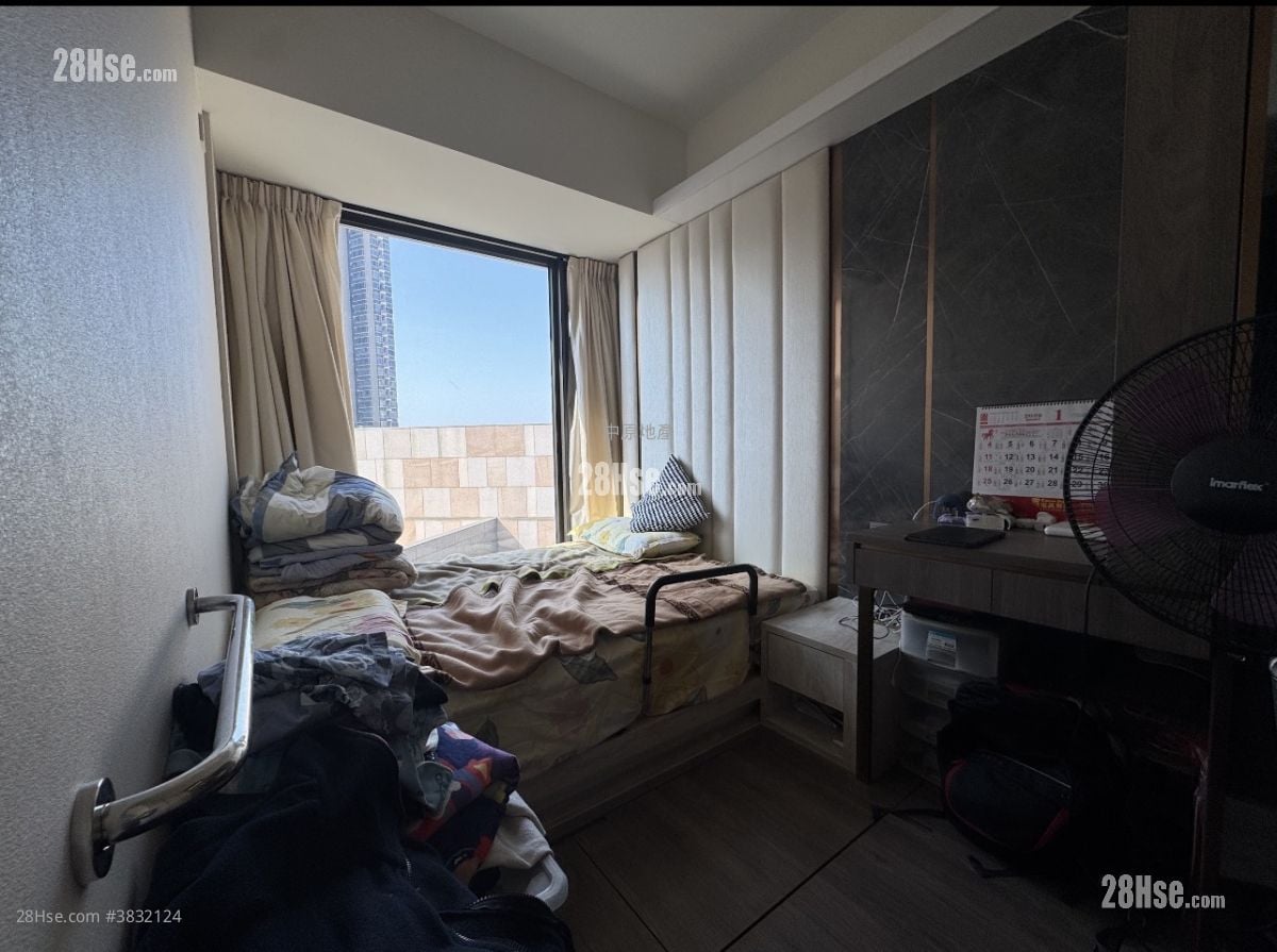 Maya Sell 2 Bedrooms 531 ft²