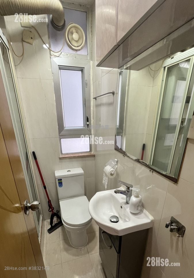 Wang Kwong Building Sell 3 Bedrooms , 1 Bathroom 386 ft²